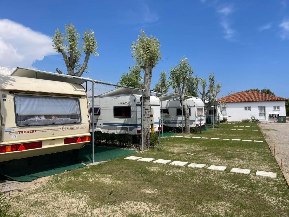 Aigeas Camping Nea Kallikrateia Bagian luar foto