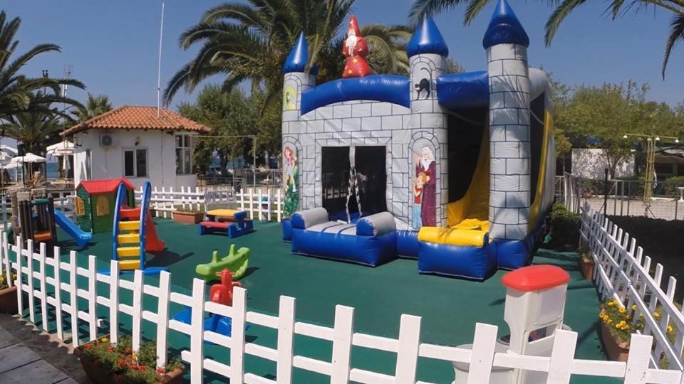 Aigeas Camping Nea Kallikrateia Bagian luar foto